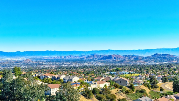 una vista panor&aacute;mica del Inland Empire en el sur de California.