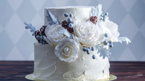 49 ideas de pastel de bodas que puedes tomar como inspiración: desde sencillos hasta muy elaborados.