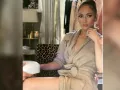 JLo con bata..jpg