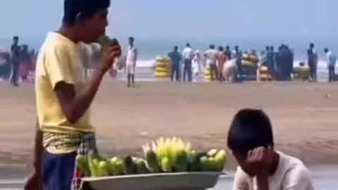 Escándalo en India: pepinos “frescos” gracias a la saliva del vendedor