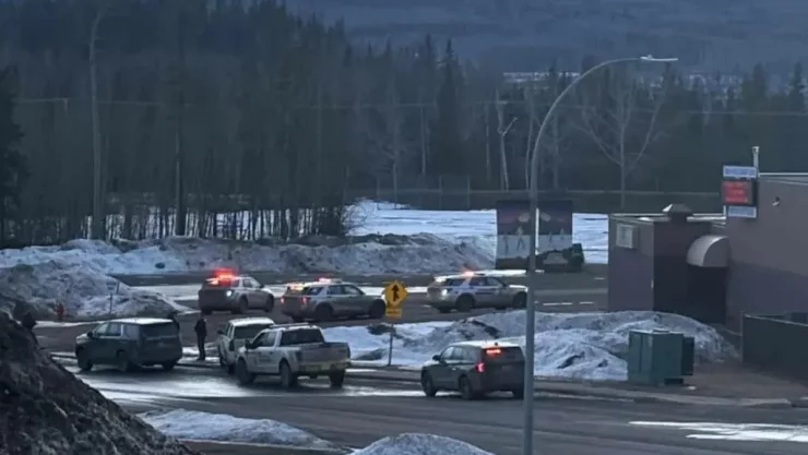 Tiroteo en escuela de Canadá por un joven vestido de mujer deja 10 muertos