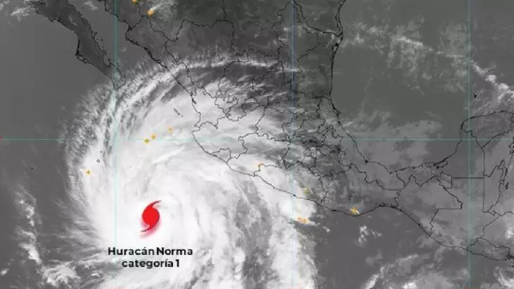 Tormenta Norma ya es huracán y se dirige a la península de Baja California