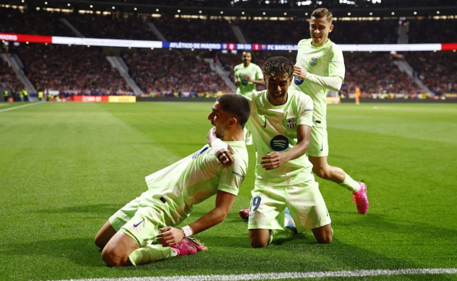 Ferran Torres celebra su gol con Barcelona