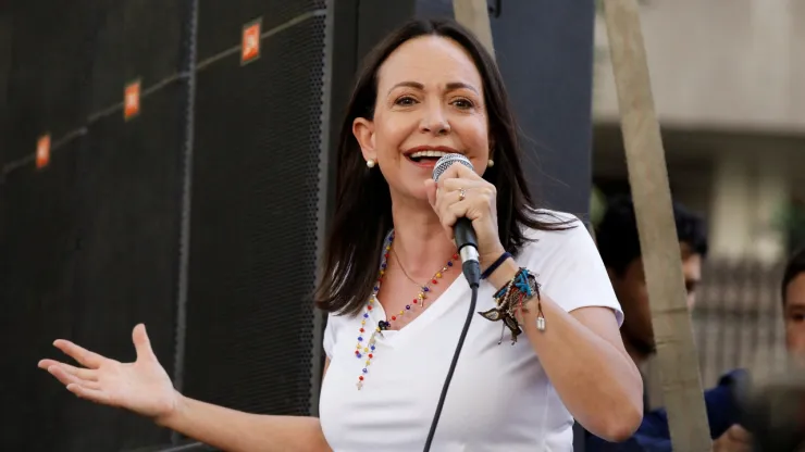 Inhabilitan a María Corina Machado, opositora de Madura, para las elecciones de Venezuela