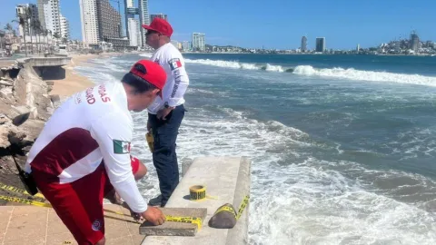 Colapsa parte del Malecón de Mazatlán