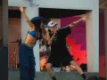 Peso Pluma cantando en concierto con Becky.jpg