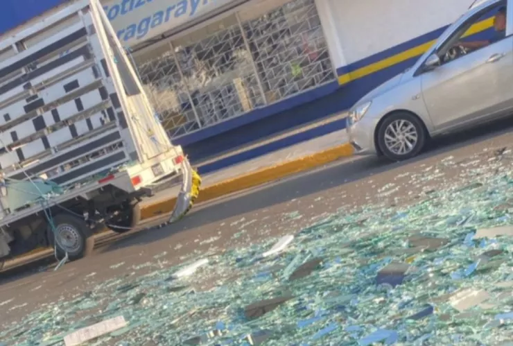 Vidrio en bulevar Atlixco hoy 19 de diciembre de 2025