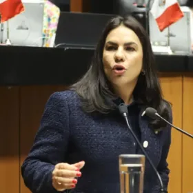 Karla Toledo pide devolver descuentos de nómina si no hay atención médica en el IMSS