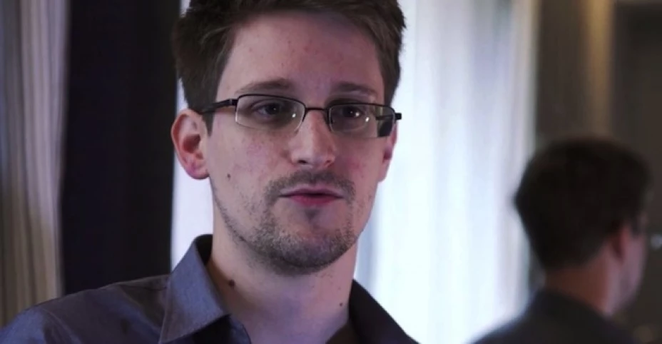 Edward Snowden se reunirá con defensores de derechos humanos y prominentes abogados en el aeropuerto moscovita de Sheremetievo, Moscú