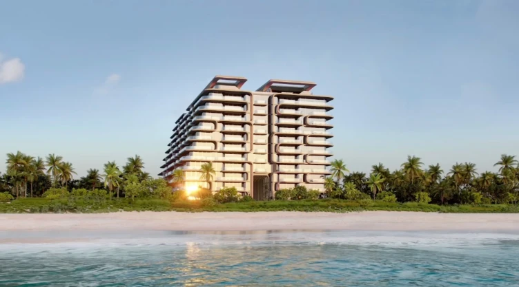 Render de un edificio nuevo a la vera del mar, rodeado de palmeras y vegetación, junto a las arenas blancas y el agua cristalina.