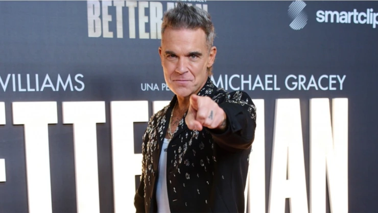 Robbie Williams quiere repetir sus exámenes y demostrar que no es tonto