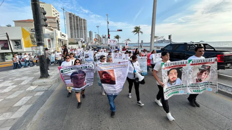 Marchan en Mazatlán por desaparecidos