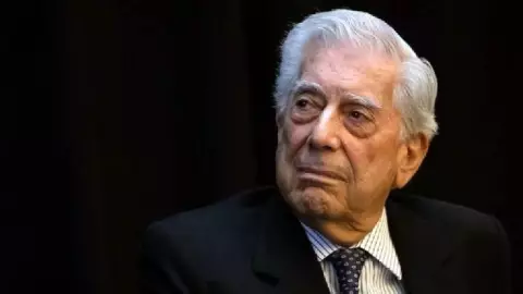 Hospitalizan a Mario Vargas Llosa en Madrid por Covid-19