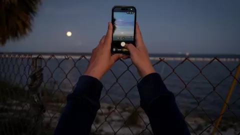 Luna llena tras lanzamiento de Artemis II