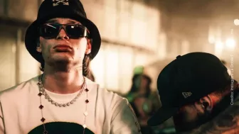 Peso Pluma con lentes.jpg