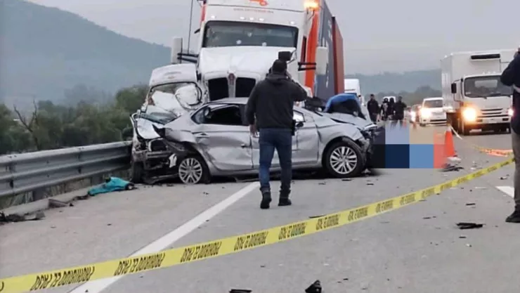Fatal accidente carretero sobre el Macrolibramiento; tres personas pierden la vida