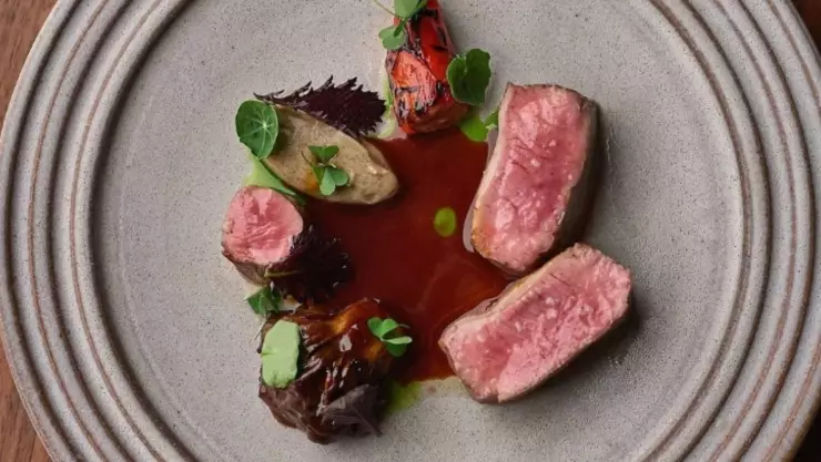 una vista de un delicioso platillo muy sofisticado y elegante