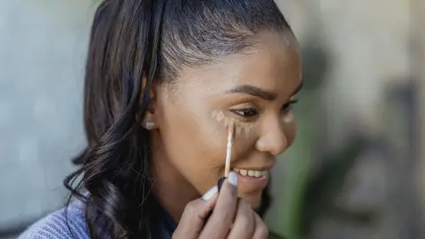 La forma correcta de usar tu corrector para cubrir las ojeras