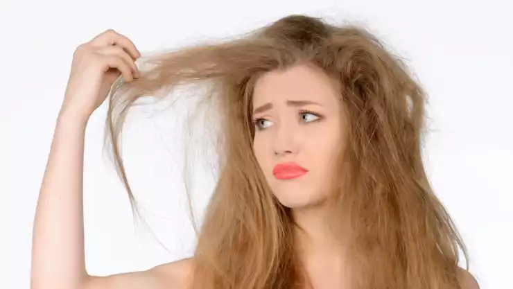 Cabello con frizz: ¿Cómo ponerle fin a este problema?
