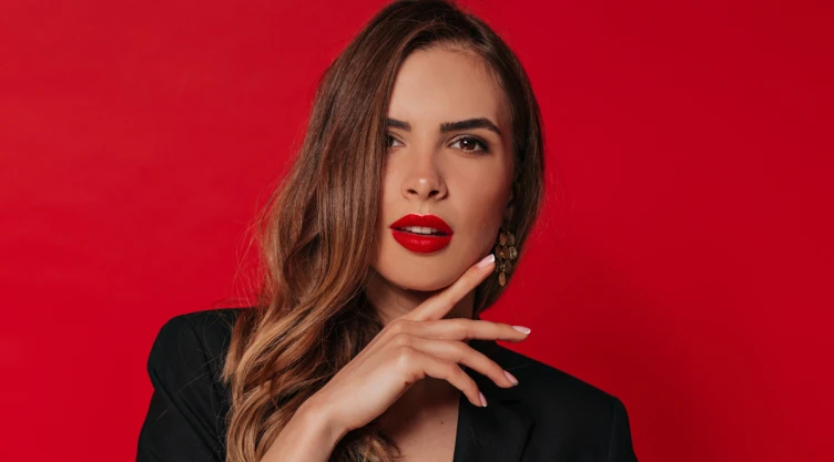 /estilo-de-vida/labial-rojo-labios-prominentes