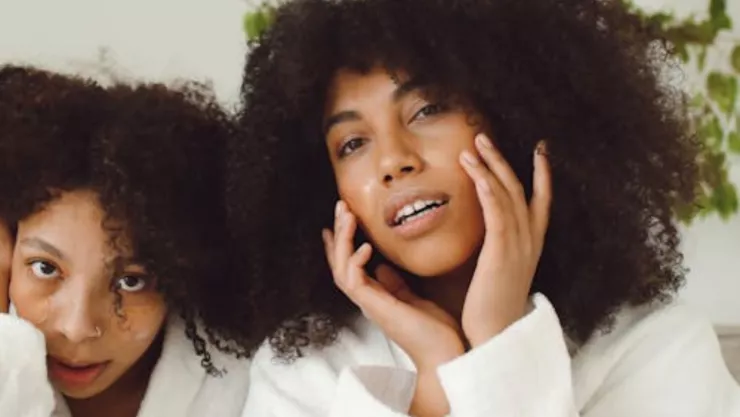 Así puedes obtener un maquillaje glow sin que tu piel luzca demasiado brillosa