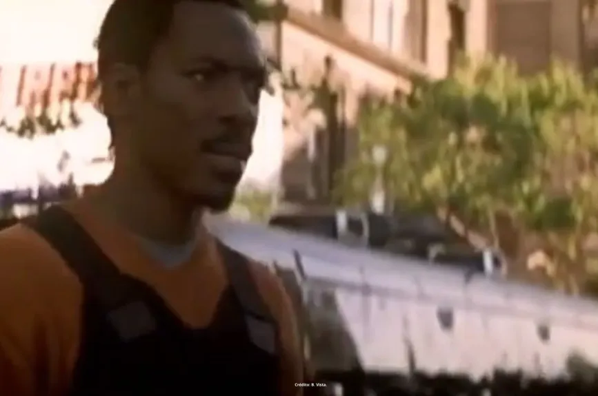 Te contamos por qué a Eddie Murphy lo atraparon con una chica trans y qué hacía con ella. (Escenas de la película ‘El negociador’ por Azteca 7)