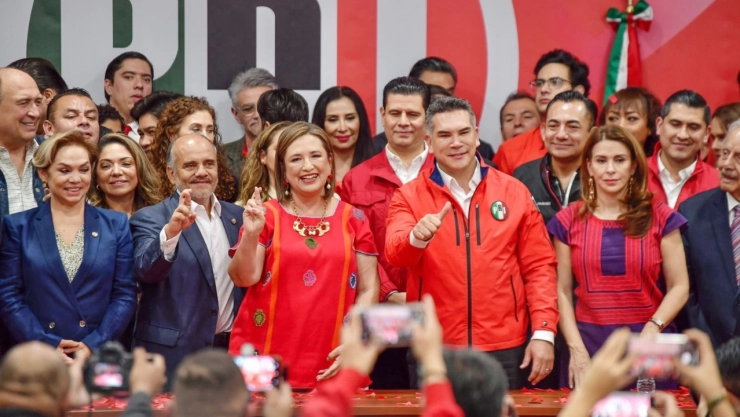 Xóchitl Gálvez se registra como precandidata del PRI a la presidencia