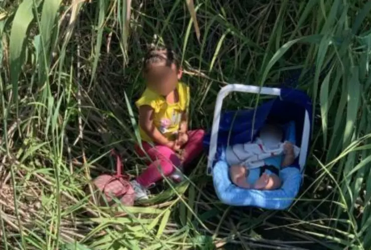 dos niños rio bravo orilla.jpg