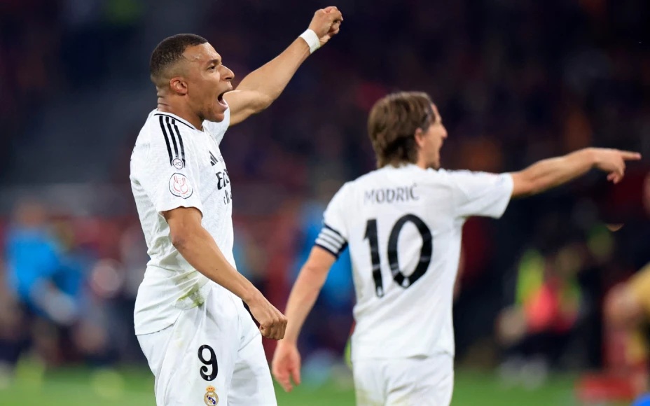 Kylian Mbappé celebra con el Real Madrid