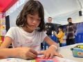 En compañía de familiares y amigos, disfrutamos de un rato de diversión.