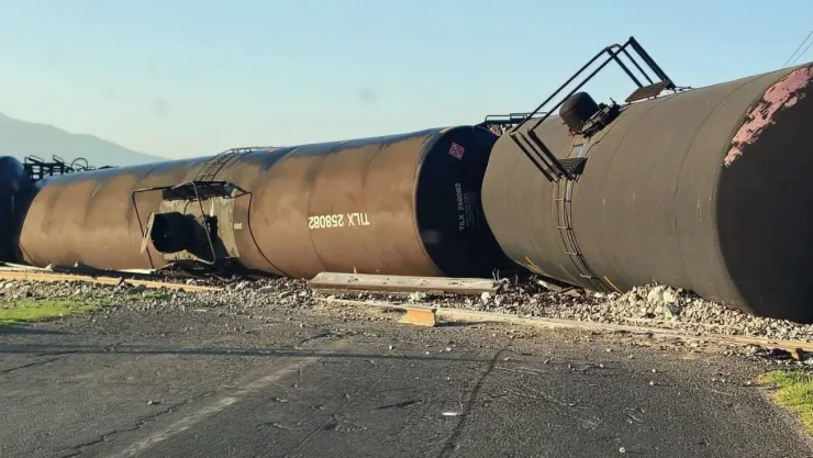 Se descarrila tren en Apizaco, Tlaxcala; al parecer llevaba combustible