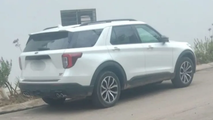 Recuperan camioneta robada en Culiacán tras persecución