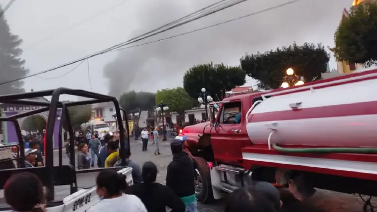 Incendio en peletería de Naolinco