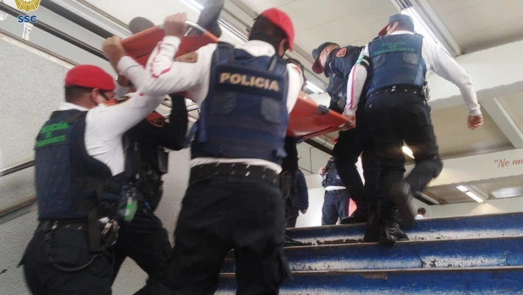 ADULTO MAYOR CAE EN ESCALERAS.jpeg