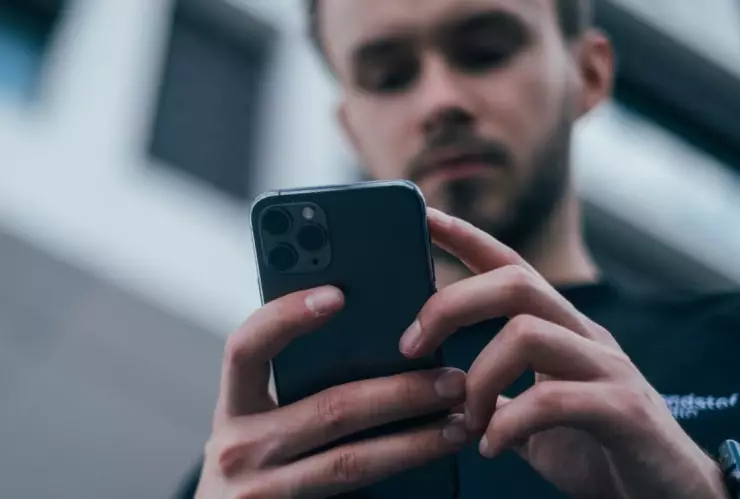 Descubre con este truco con quién está hablando tu amigo o pareja. 
