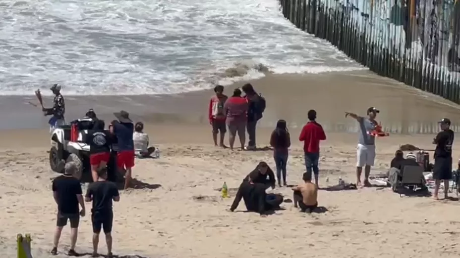 Se meten a playas de Tijuana pese a riesgo sanitario