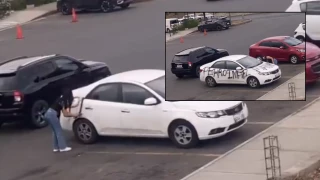 Mujer raya el auto de su expareja