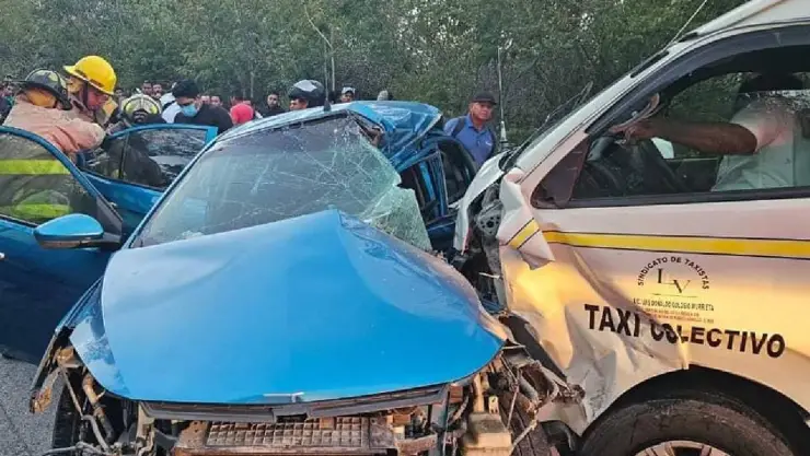 Se registra fuerte choque en la ruta de los cenotes y mantienen bloqueada la vía.jpg