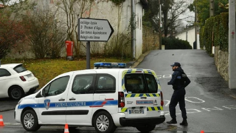 Maestra asesinada por estudiante en Francia