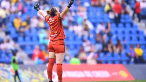 Wendy Toledo festeja con Pumas Femenil