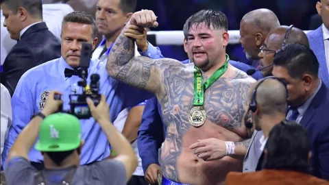 Andy Ruiz vence al cubano Luis Ortiz