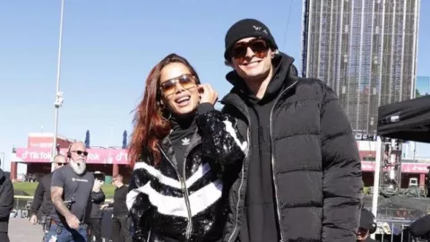 Beso de Peso Pluma y Anitta