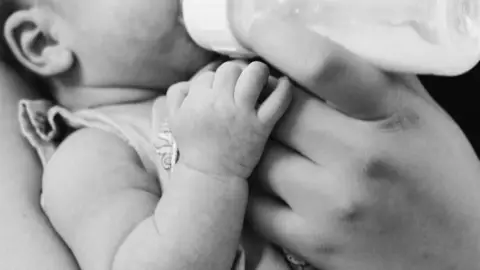 Condenan a madre que mató a su hija diabética con refrescos en EU.jpg