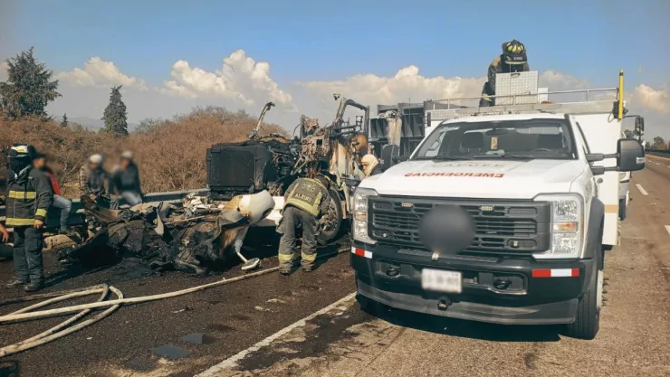 VIDEO: Incendio de tráiler alarma sobre la autopista México-Puebla hoy; generó cierre parcial