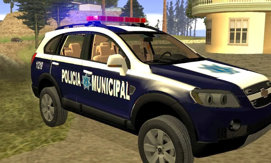 Miguel Ángel de 17 años conducía su auto Matiz y sin fijarse dio de reversa para chocar a una mujer embarazada a bordo de un Ford K.