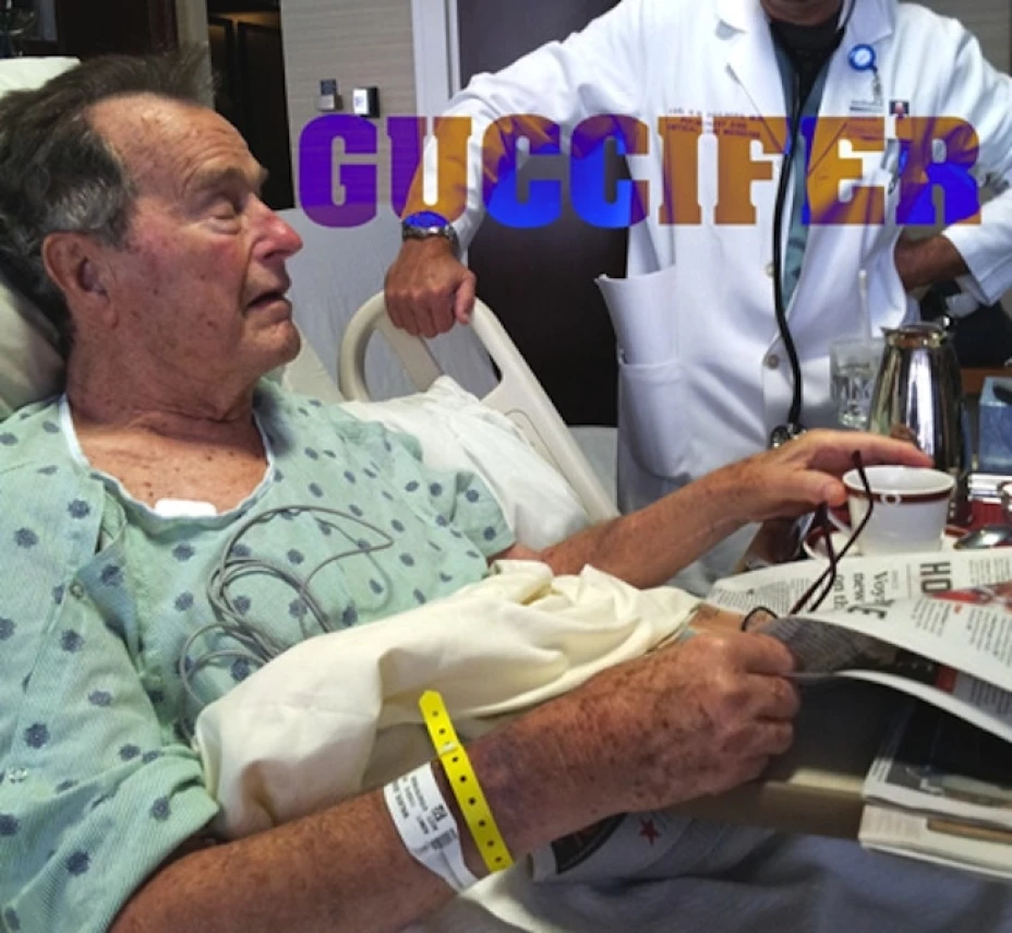 Una de las fotografías que publicó el hacker fue esta donde aparece George Bush en el hospital