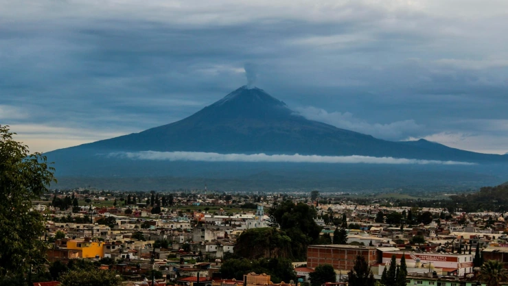 Panorámica del volcán Popocatépetl desde Puebla, México