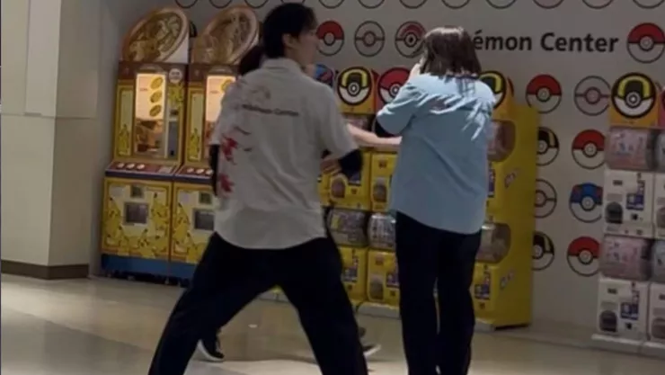 VIDEO Atacan a empleadas de tienda Pokémon en Tokio; así fue el terrible ataque