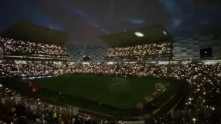 Los poblanos se unieron al show con las lámparas de sus celulares