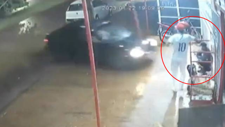 Video Atropella a su padrastro por abusar y golpear a su mamá